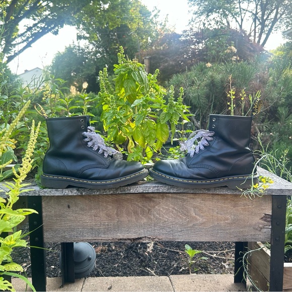 Dr. Martens Boots 9M/10L 🪻 - Picture 2 of 6